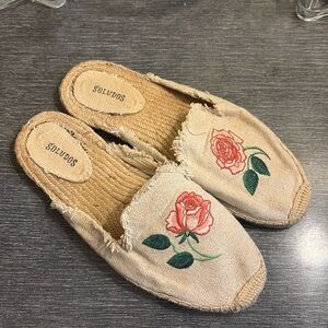 Soludos Mules. Tan fabric. With embroidery. Rose. 9.5.